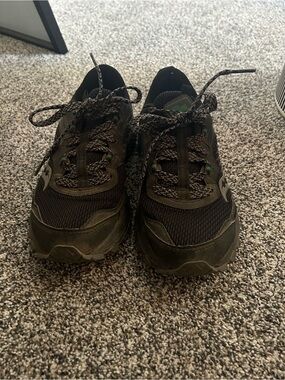 Saucony hiking shoes black